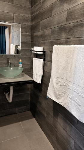 a bathroom with a sink and a towel at Loft privado con alberca - Cama King in El Centenario