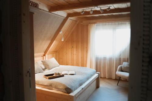 a bedroom with a bed with a tray on it at Willa Madejówka - Apartamenty z Widokiem na Góry i Wanną z Jacuzzi in Ząb