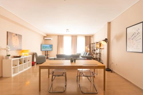 90m2 Apartment under Acropolis