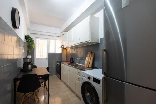 90m2 Apartment under Acropolis