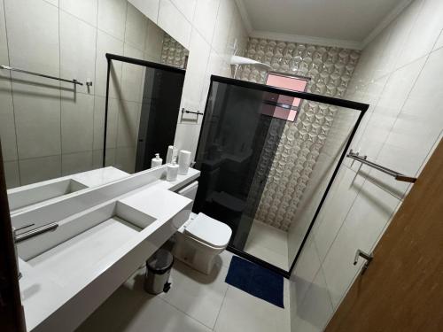 a bathroom with a sink and a toilet and a shower at Estrela de Euclides in Euclides da Cunha