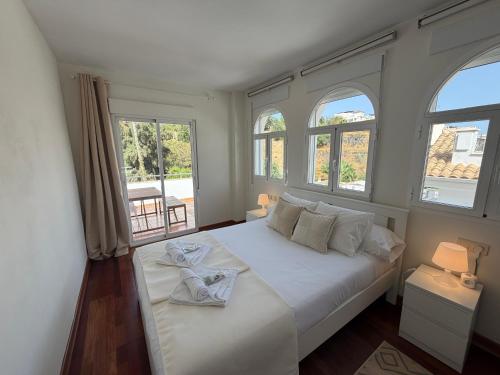 Camelia Beach House Pool, BBQ and Beach