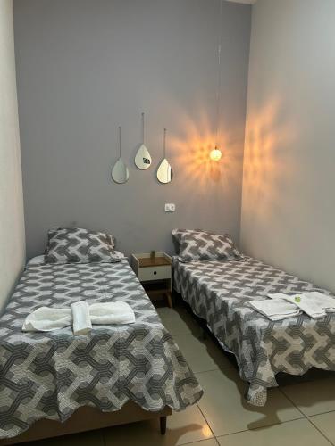 two beds sitting next to each other in a room at Rafa Plaza Hotel in Cassilândia