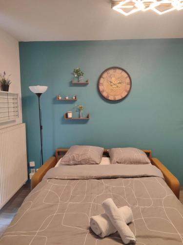 Flat near center free parking inside 4 people
