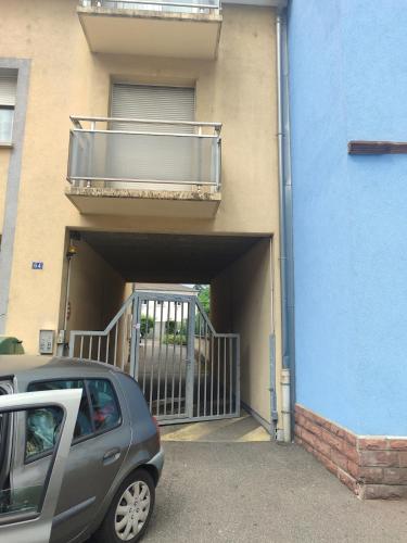 Flat near center free parking inside 4 people