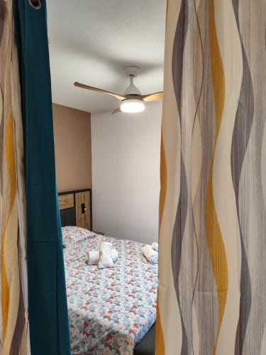Flat near center free parking inside 4 people