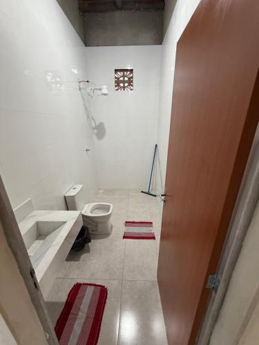 a bathroom with a toilet and a sink at Recanto da vale Rs in Três Marias