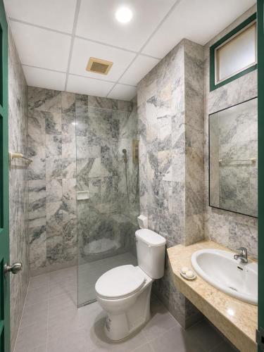 a bathroom with a toilet and a sink and a shower at โรงแรมลักเซอรี่ Luxury Hotel in Kanchanaburi City