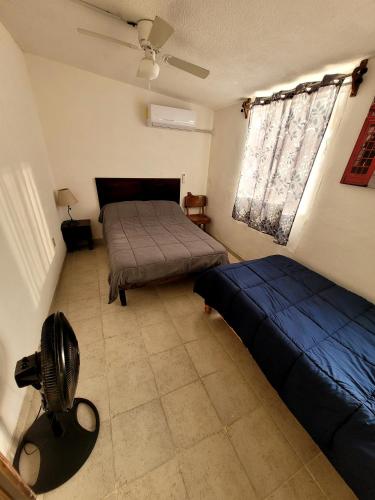 a bedroom with two beds and a window at Liz in Matehuala