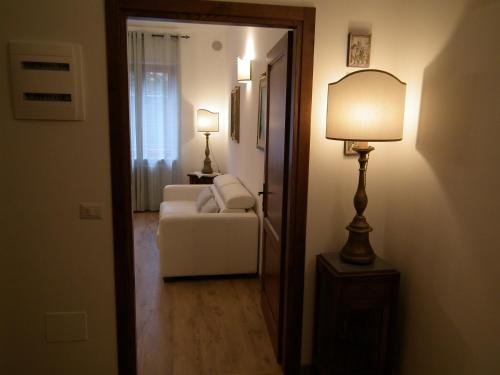 a living room with a couch and a lamp at Suite Umberto I in Assisi