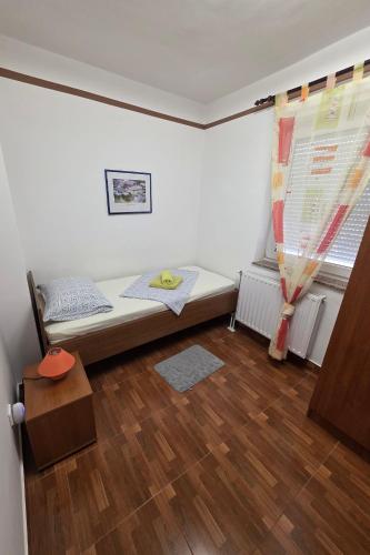 Apartments with parking space Novi Vinodolski - 15823