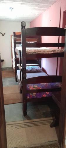 a group of bunk beds in a room at Recanto da Serra e camping in Itamonte