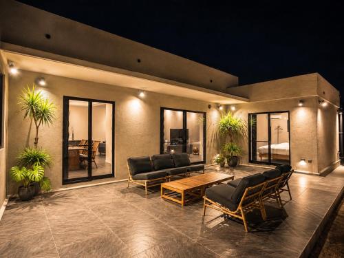 専属シェフのおもてなしTHE HERO VILLA 米原ビーチリゾートIshigaki
