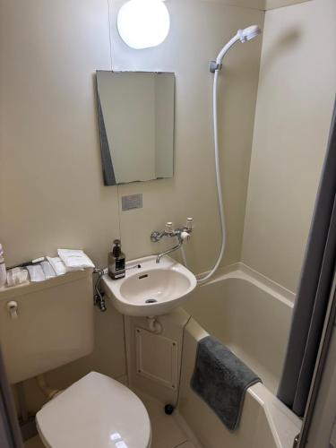 a small bathroom with a sink and a toilet at アルゴ境川 in Kitakyushu