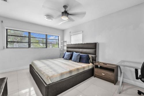 a bedroom with a bed and a ceiling fan at Modern Miami Oversized 3 Bedroom in Central Location in Miami