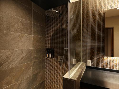 a bathroom with a sink and a mirror at Keiryuso Siorie in Matsumoto
