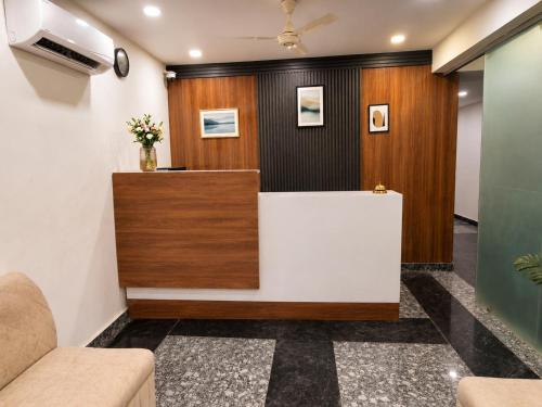 an office lobby with a reception desk and wood at Hotel Smart Snap Sector 104, Noida in Noida