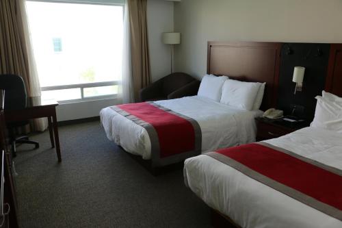 Una cama o camas en una habitación de Radisson Poliforum Plaza Hotel Leon
