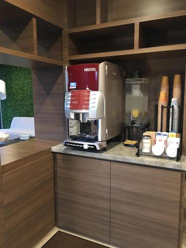 Cucina o angolo cottura di The Dylan Hotel at SFO
