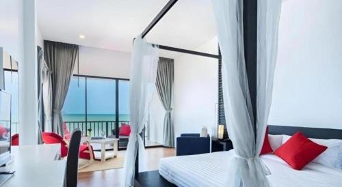 a bedroom with a bed and a view of the ocean at Lipda Resort in Ban Nong Hin