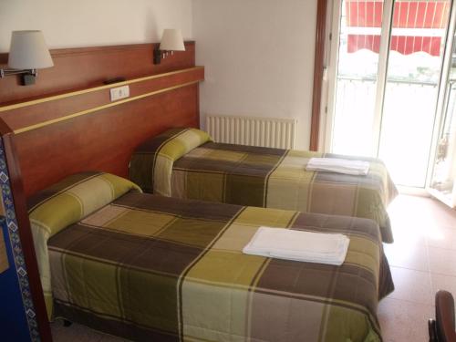 a hotel room with two beds in a room at Hotel Ria de Bilbao in Bilbao
