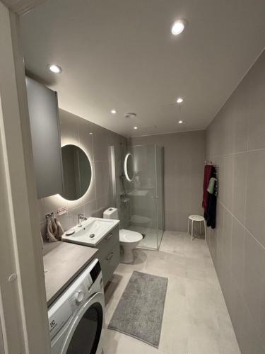 a bathroom with a sink and a washing machine at Modern lägenhet i Vasastan in Stockholm