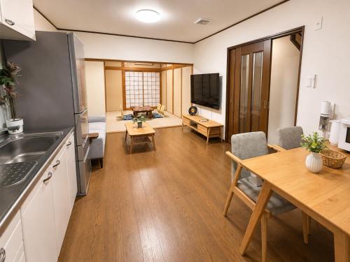 逸居 花園町 最大10人 無料駐車場1台 地下鉄花園町駅徒歩6分 心斎橋なんば日本橋5分