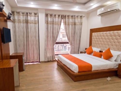 a bedroom with a bed and a large window at Hotel Retro Folic Near Golf Course Road & Cyber City in Gurgaon