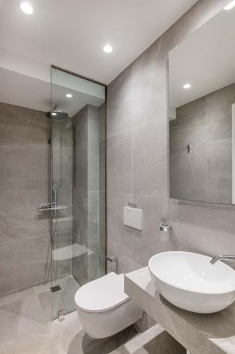 The HostMaster Metropolis Vibrant Suite