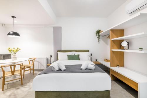 The HostMaster Metropolis Vibrant Suite