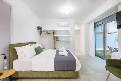 The HostMaster Metropolis Vibrant Suite