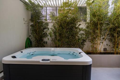 Spacious 4BR Home with Jacuzzi & Terrace near Acropolis