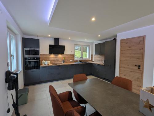 Maison vue montagne, proche centre - 6 pers.