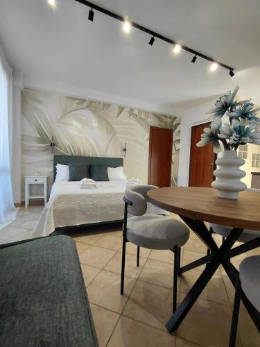a bedroom with a bed and a table with chairs at Beltà di Spello in Spello