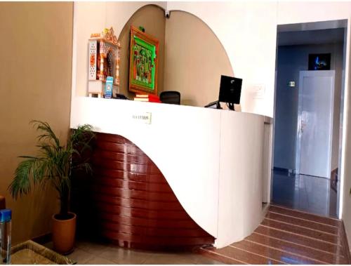 an office cubicle with a curved counter in an office at Hotel venus inn sajjangarh in Udaipur
