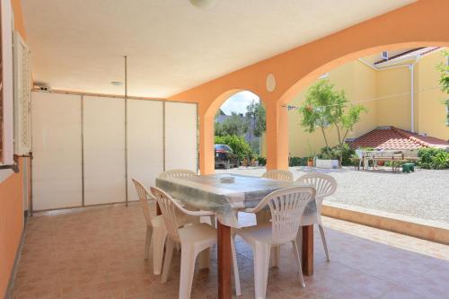 Apartments with parking space Grebastica, Sibenik - 11301