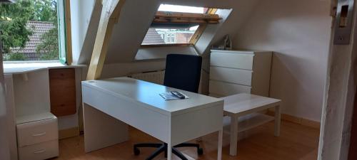 an office with a white desk and a chair at Aangenaam & redelijk geprijsd in Amersfoort