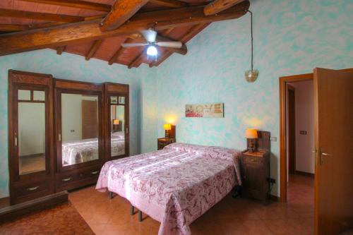 a bedroom with a bed and a ceiling fan at Podere Cerretini in Montepulciano