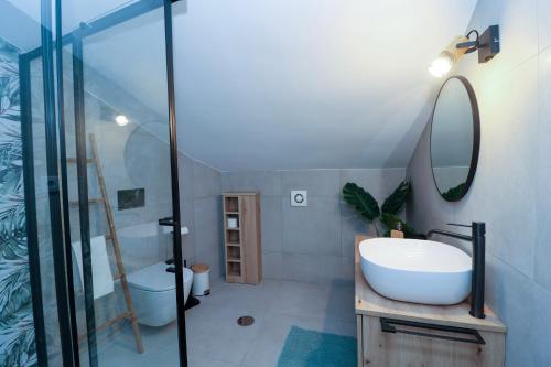 a bathroom with a sink and a mirror at Casa Alvega - 50m do Rio - Piscina com Hidromassagem in Alvega
