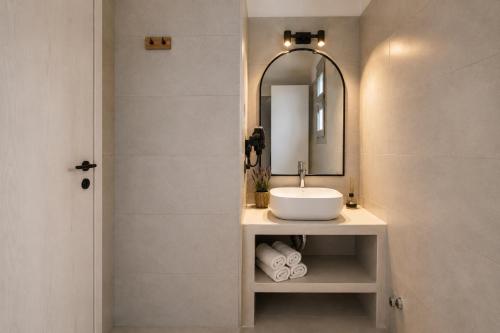 a bathroom with a sink and a mirror at Danа̃e Sun&Sea Stays in Livadi