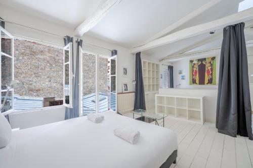 Spacious 4 Bedroom Parisian Retreat Near Gare Nord