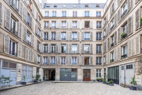 Spacious 4 Bedroom Parisian Retreat Near Gare Nord
