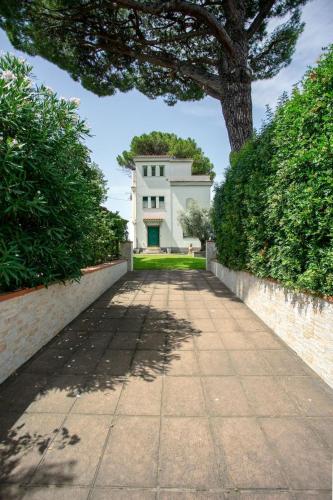 Villa Castelli Romani con Piscina & Giardino Privato, 8 Ospiti