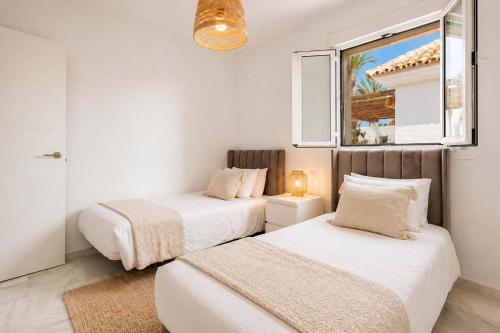 Ivy Residence 4 Nueva Andalucia Pool