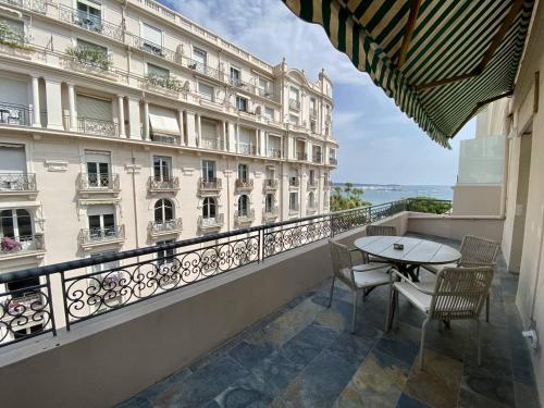 Cannes proche Croisette - Appartement 2 Pièces vue mer latérale