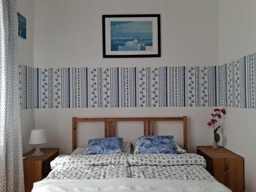 a bedroom with a bed and a picture on the wall at Satori in Władysławowo