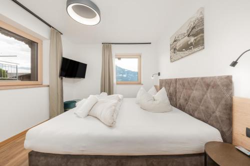 a bedroom with a large bed with white pillows at Chalet Ahornblick in Mühlen