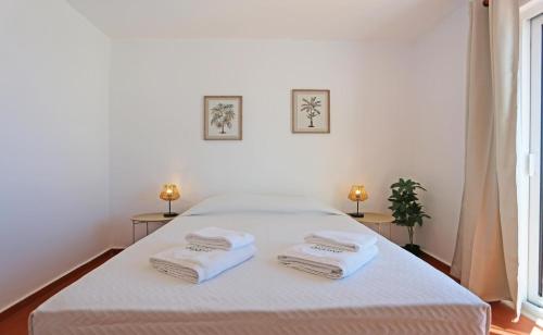 A06 - Seaview 1 Bed Apartment