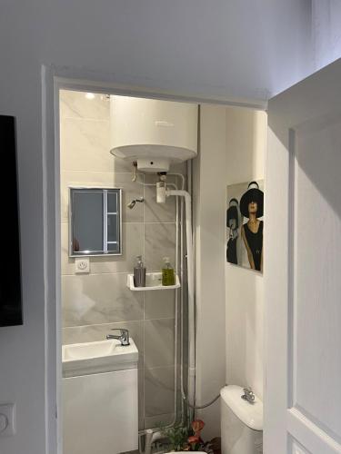 Cozy & Connected Corner of Paris