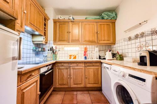 Bright duplex in a quiet yet central location
